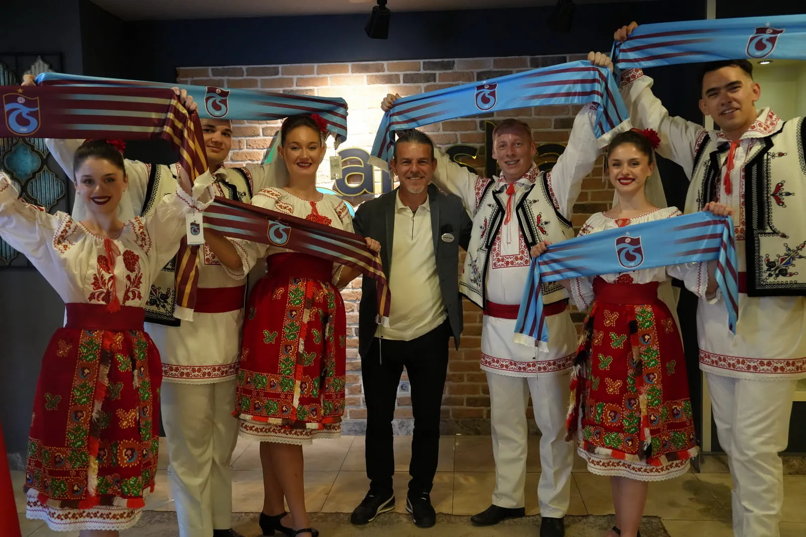 Turkish Folklore Group Show